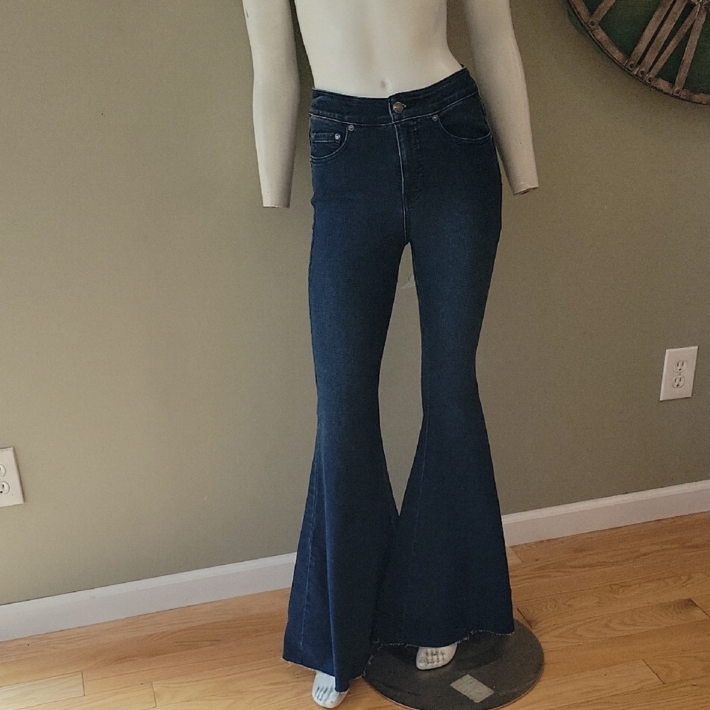 Free People We The Free Curvy Lace Back High Rise Flare Jean With Raw Hem - Picture 3 of 14
